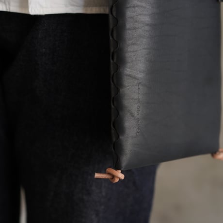 lille og stor / lomme (S) / natural × black