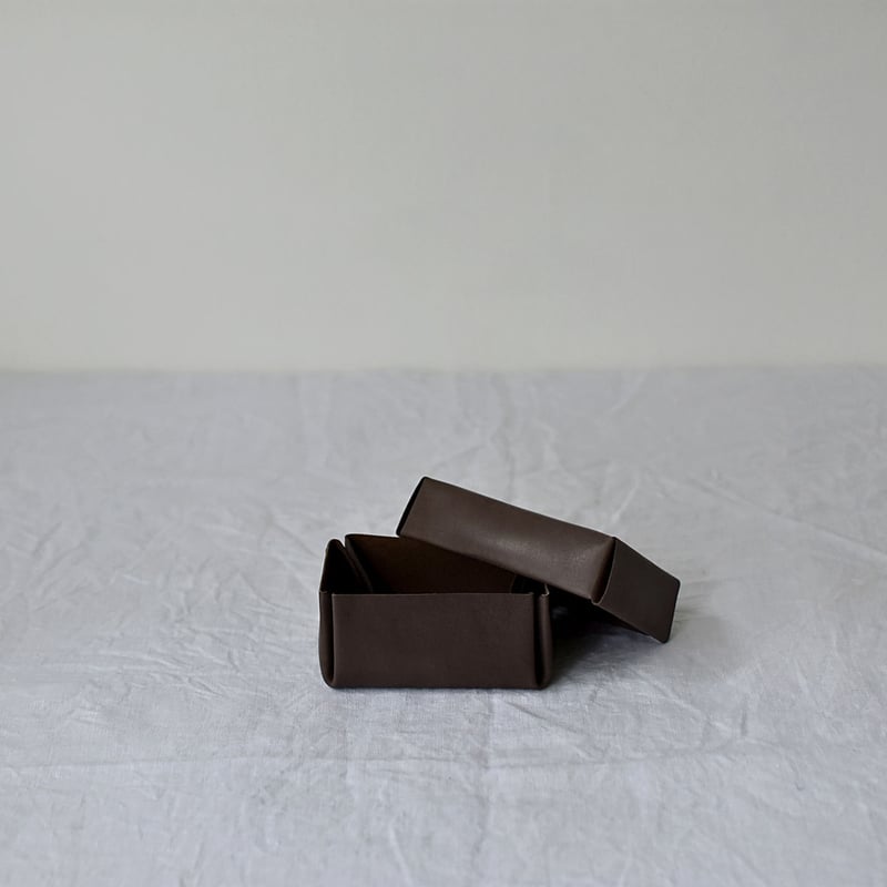 lille og stor / kasse (S) / brown | cont _ shee