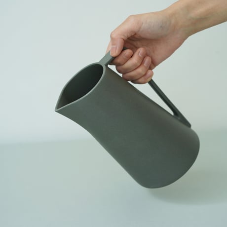 Pitcher L / Gray