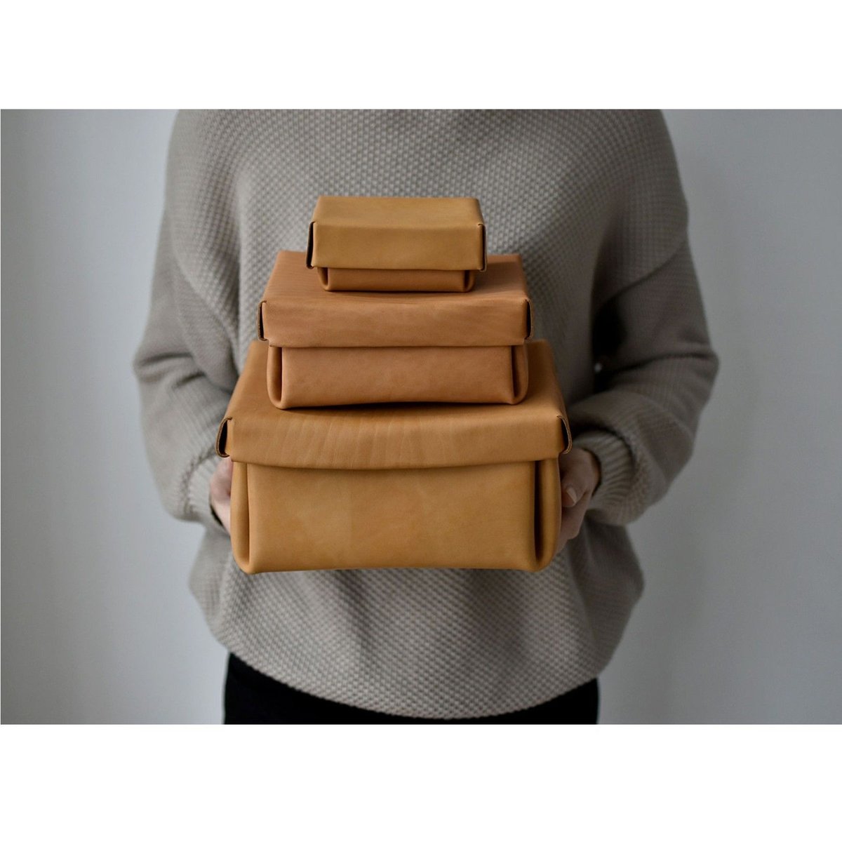 lille og stor / kasse (M) / camel | cont _ shee