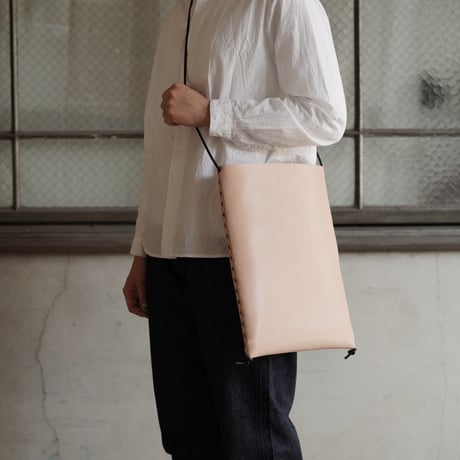 lille og stor / lomme (L) / black × natural