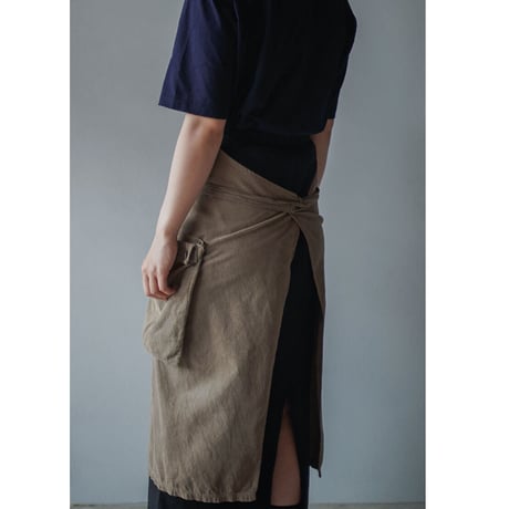 MARU TO / Packable Apron / logwood / cont別注