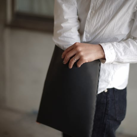 lille og stor / lomme (L) / natural × black