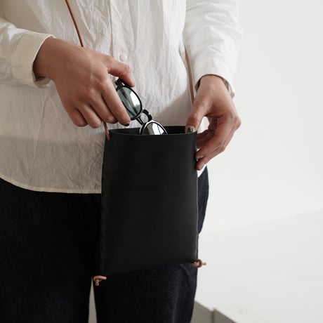 lille og stor / lomme (S) / black × black