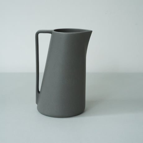 Pitcher L / Gray