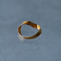 SO/OBJECTS / Mebius ribbon ring (blass)