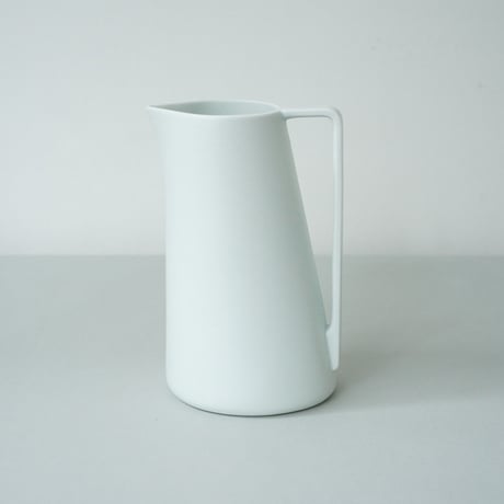 Pitcher L / White
