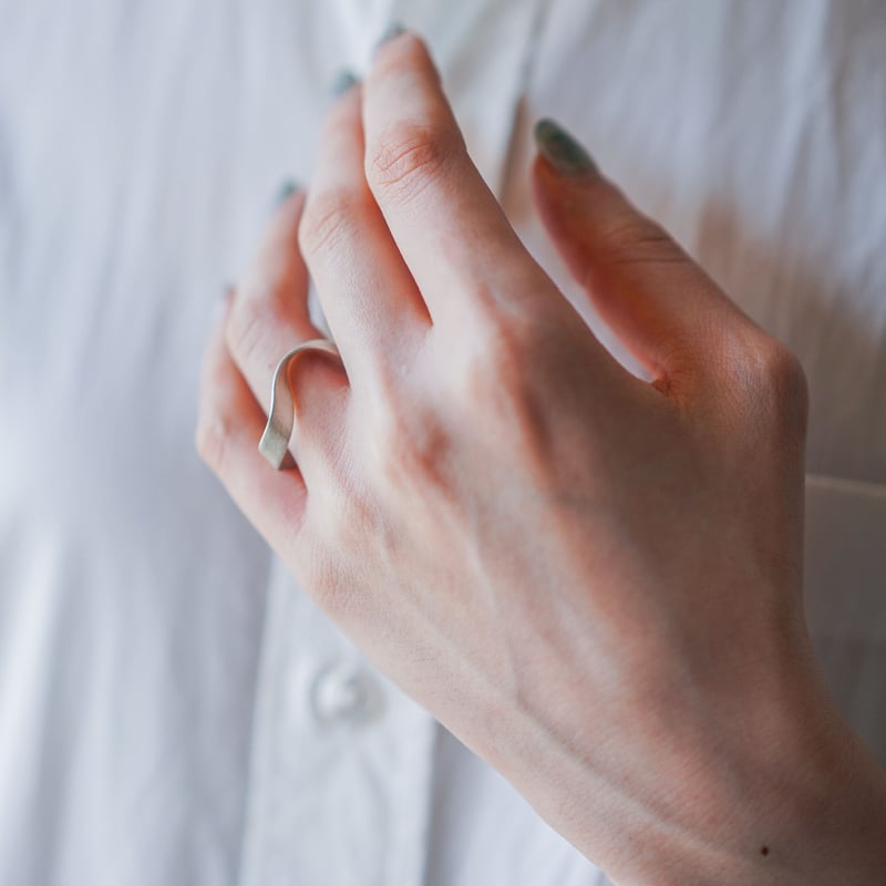 SO/OBJECTS / Mebius ribbon ring (silver) | cont