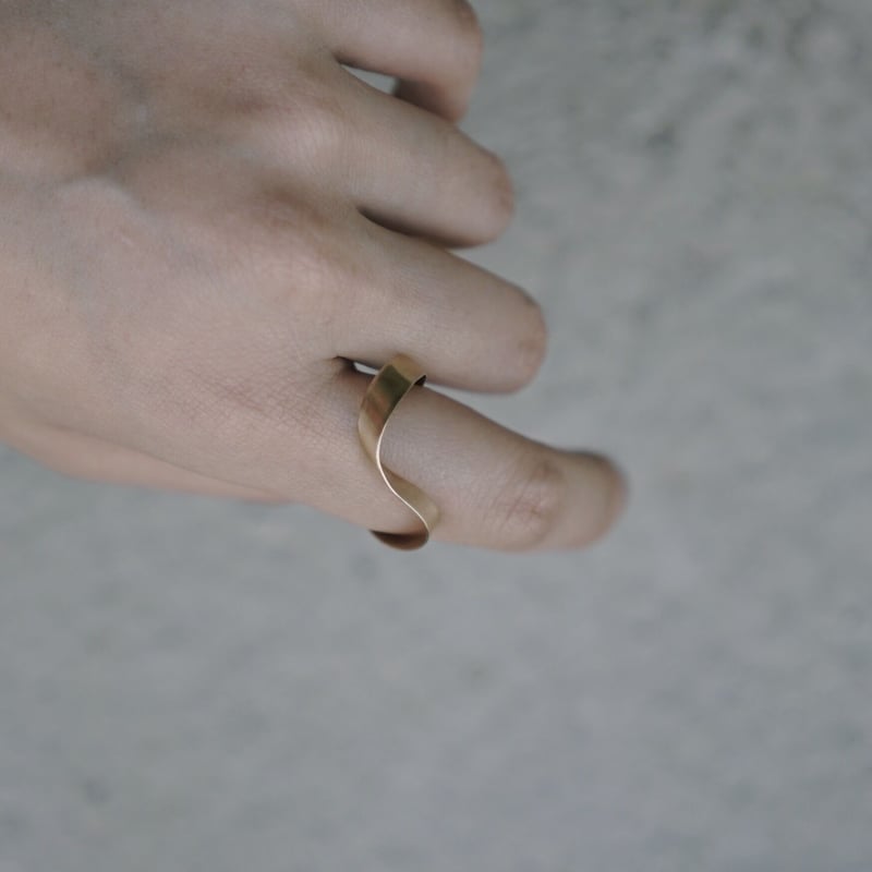 SO/OBJECTS / Mebius ribbon ring (blass) | cont 