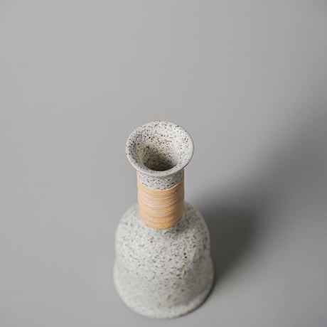 NOTA&design / JUGGLING VASE / sand