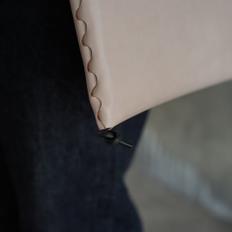lille og stor / lomme (L) / black × natural
