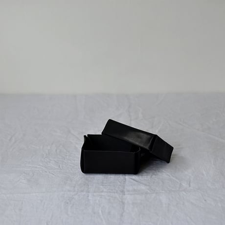 lille og stor / kasse (S) / black