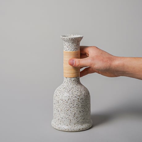 NOTA&design / JUGGLING VASE / sand