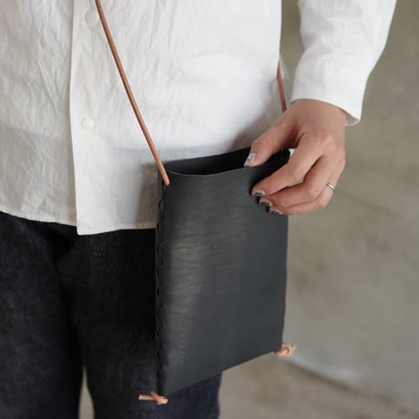 lille og stor / lomme (S) / natural × black