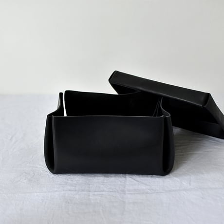 lille og stor / kasse (L) / black