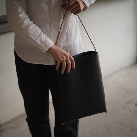 lille og stor / lomme (L) / natural × black