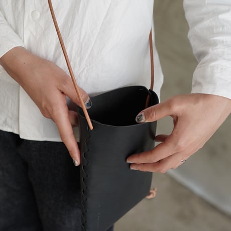 lille og stor / lomme (S) / natural × black