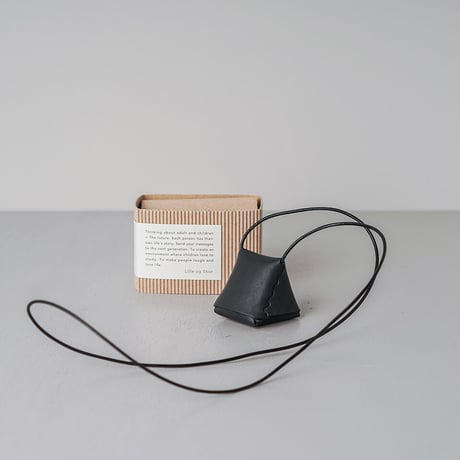 lille og stor / trekant (long) / black