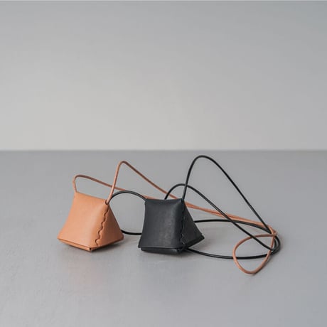 lille og stor / trekant (long) / black