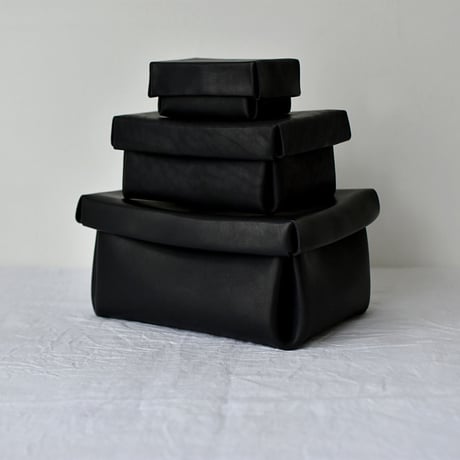 lille og stor / kasse (S) / black