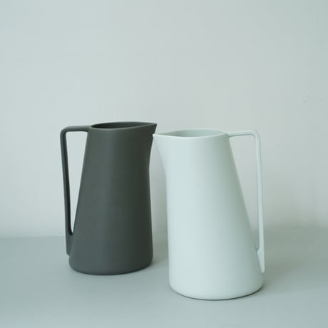 Pitcher L / Gray