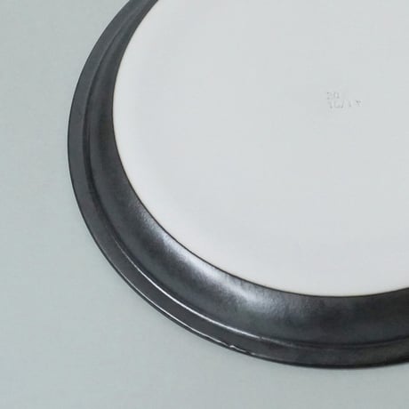 Plate 200 / Black