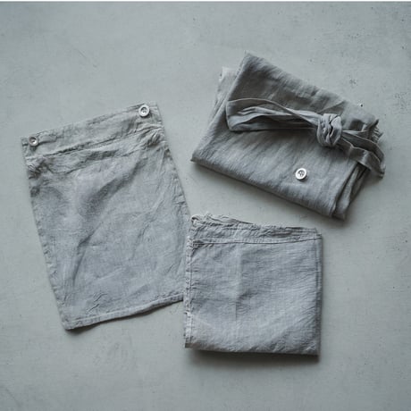 MARU TO / Packable Apron / logwood / cont別注