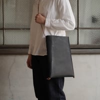 lille og stor / lomme (L) / natural × black