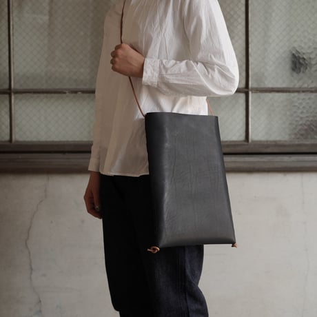 lille og stor / lomme (L) / natural × black
