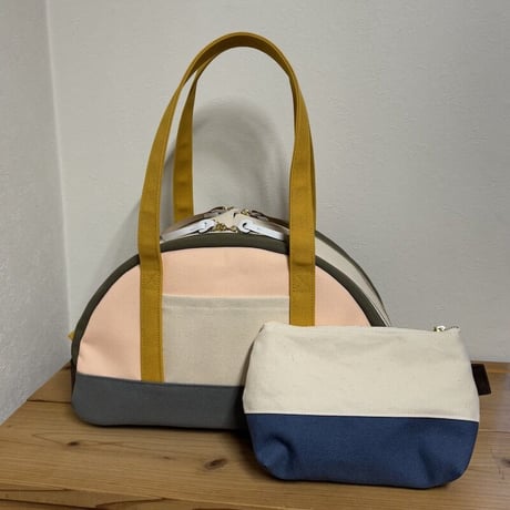 【 abiBag 1点限定品 】 ボストントート／クレイジーカラー／レザー底鋲付