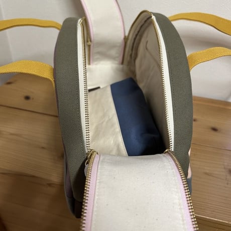 【 abiBag 1点限定品 】 ボストントート／クレイジーカラー／レザー底鋲付