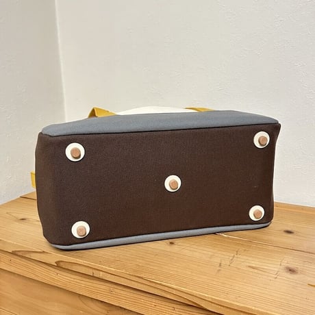 【 abiBag 1点限定品 】 ボストントート／クレイジーカラー／レザー底鋲付