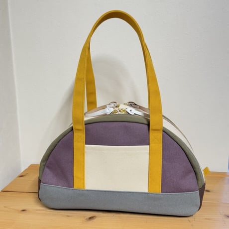 【 abiBag 1点限定品 】 ボストントート／クレイジーカラー／レザー底鋲付