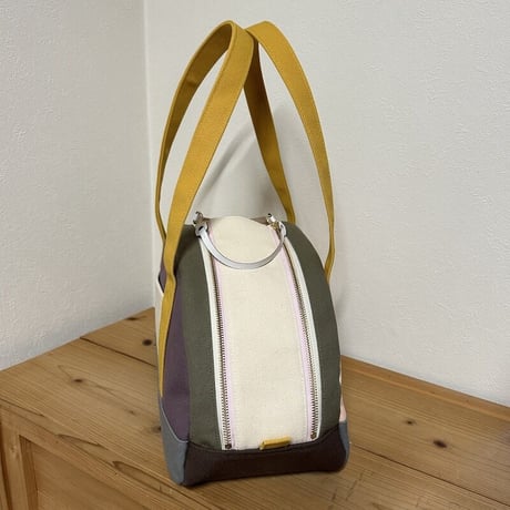 【 abiBag 1点限定品 】 ボストントート／クレイジーカラー／レザー底鋲付