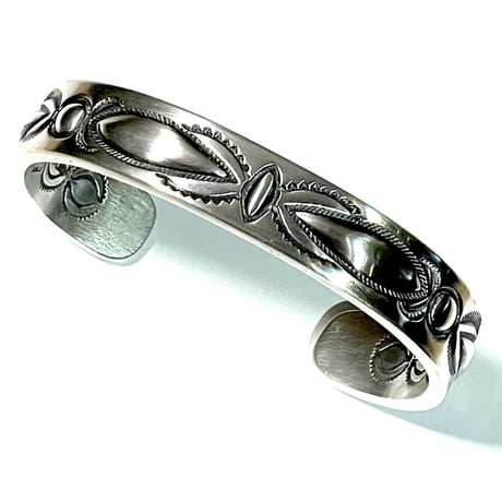 indian jewelry "Ray Adakai (navajo)” 1/2inc w-stamp bangle