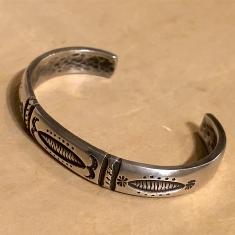 indian jewelry "Ivan Howerd(navajo)” stamped bangle