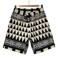 Jawandi  "batik stripe barong santai shorts" (black×natural)