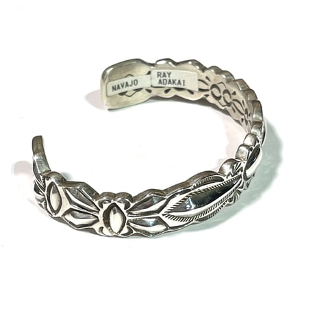 indian jewelry "Ray Adakai (navajo)” 1/2inc w-stamp cut edge bangle