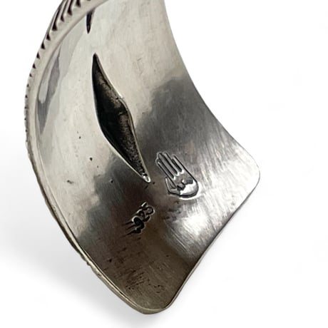 indian jewelry"Aaron toadlena (navajo)"repouse & stamped wide bangle