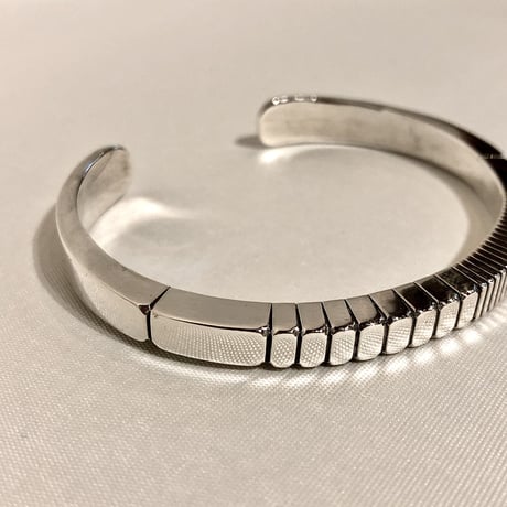 indian jewelry "johnathan nez (navajo)"heavy gauge square lined bangle