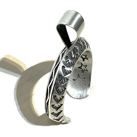 indian jewelry"Sunshine Reeves (navajo)"Naja triangle stamp work top