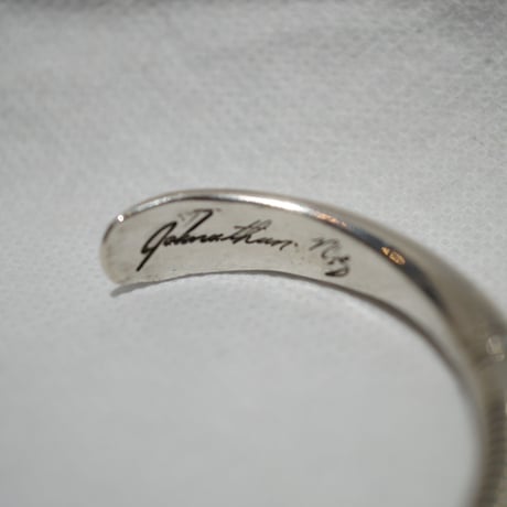 indian jewelry "johnathan nez (navajo)"round wire lined bangle