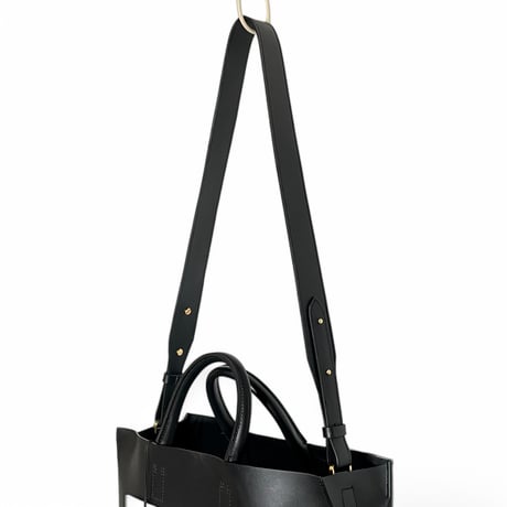 Courtney orla "slope tote M [w/srap] cow leather"  (black)
