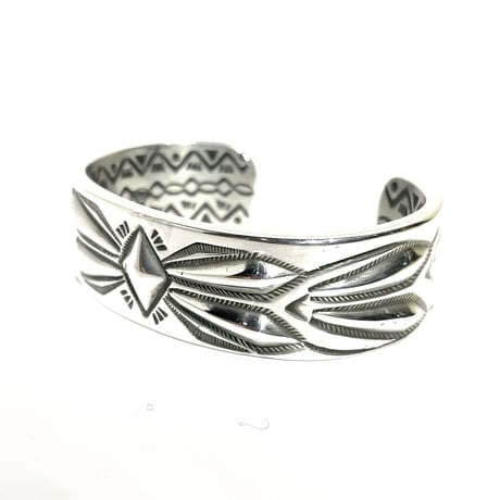 indian jewelry "Ray Adakai (navajo)” 3/4inc w-stamp wide bangle(B)