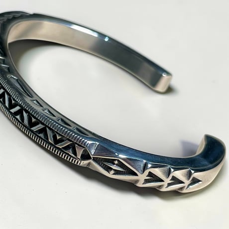 indian jewelry "Jennifer Curtis(navajo)"No.3 square wire bangle