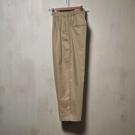 CAERULA PER LIGHTS"chino tuck pants"(beige)unisex
