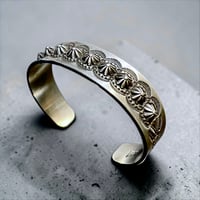 indian jewelry " Edison Sandy Smith(navajo)" emboss stampwork bangle