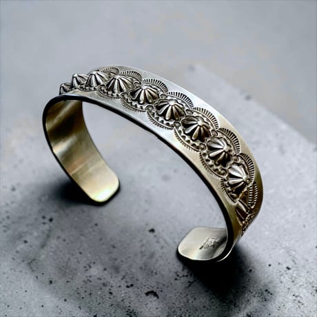indian jewelry " Edison Sandy Smith(navajo)" emboss stampwork bangle