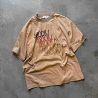 UNDYED 30/PV print-T "BROOKS" (unisex)TAN