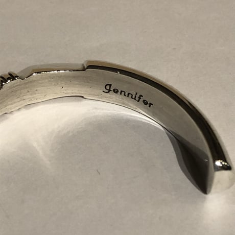 indian jewelry "Jeniffer Curtis(navajo)” Heavy Gauge Stamped Harfroud Bangle